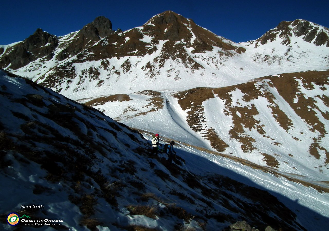 55 Vista in (da dx) Triomen, Bocchetta del Valletto.JPG